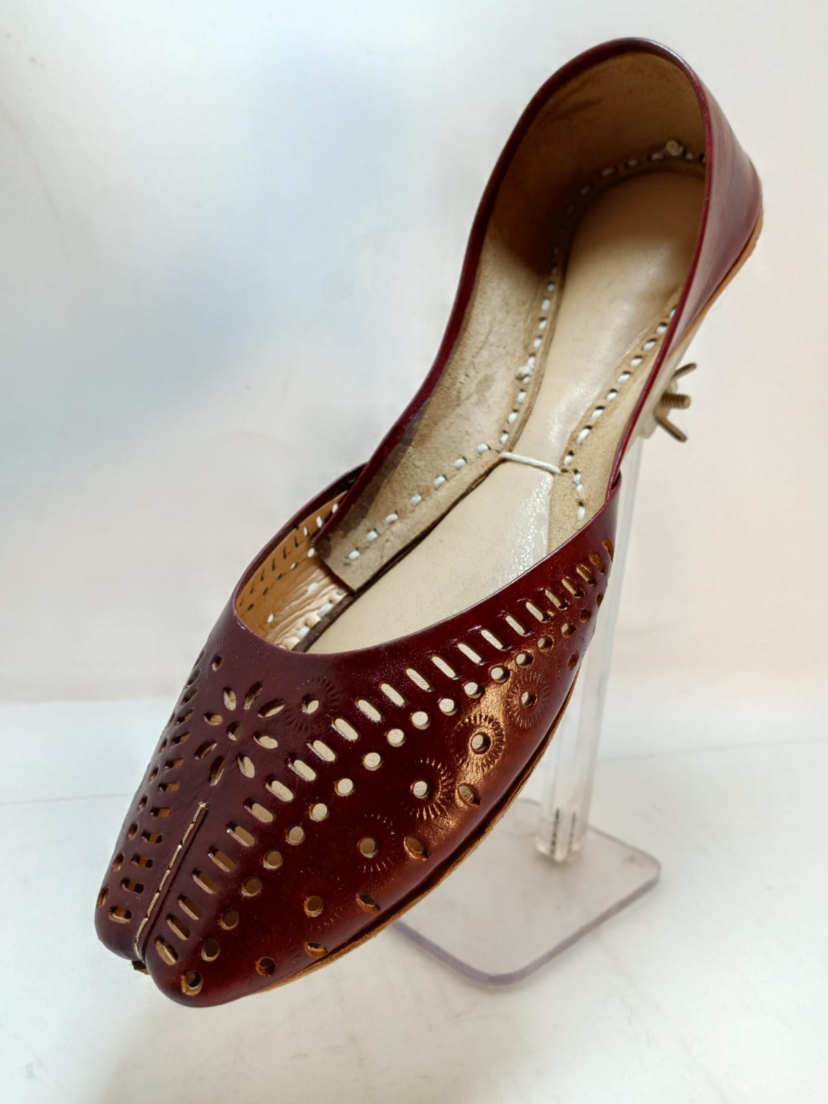 Jeniius Mehr Leather Khussa | Handcrafted Punchwork Flats for Women